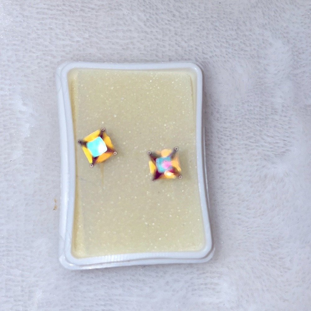 Stud Earrings in  Gold-Plated Sterling Silver🦋